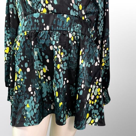 Torrid Womens Top Size 2 (=2X) Satin Surplice Tie‎ Cut Out Back Whimsigoth NWT - Picture 3 of 13